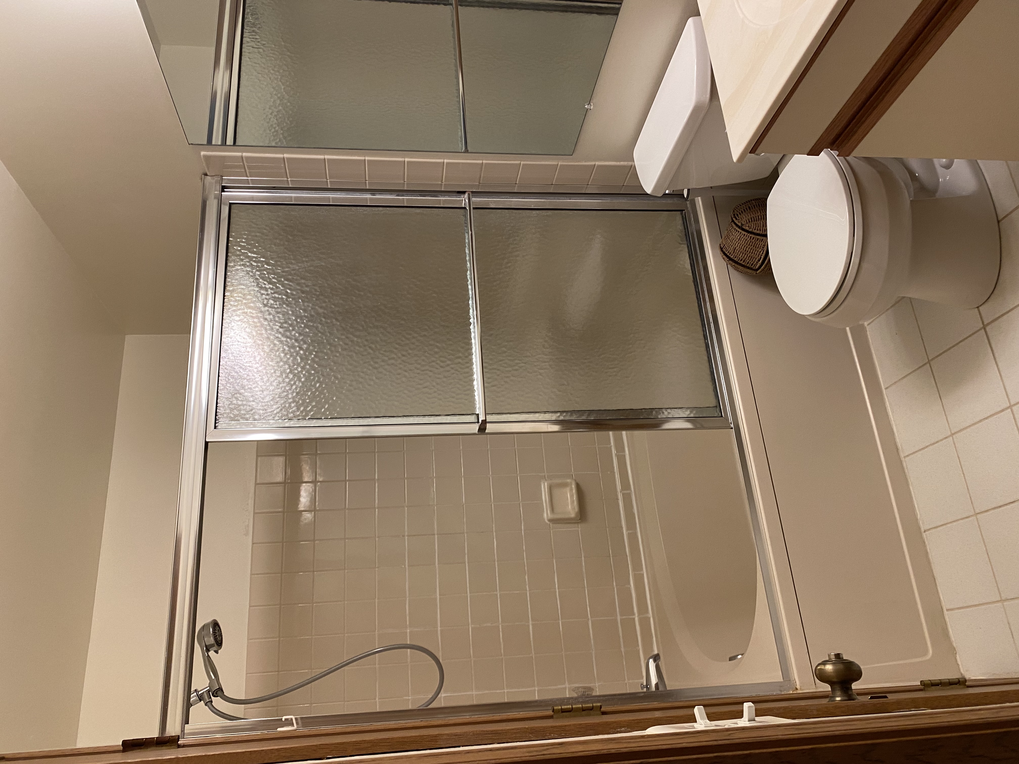 ../../images/listings/081626_1786841924_1472_Garnet_Bathroom.JPG