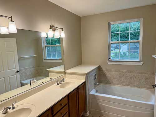 ../../images/listings/081925_1755573603_6Sumu_1374Scarboro.jpg