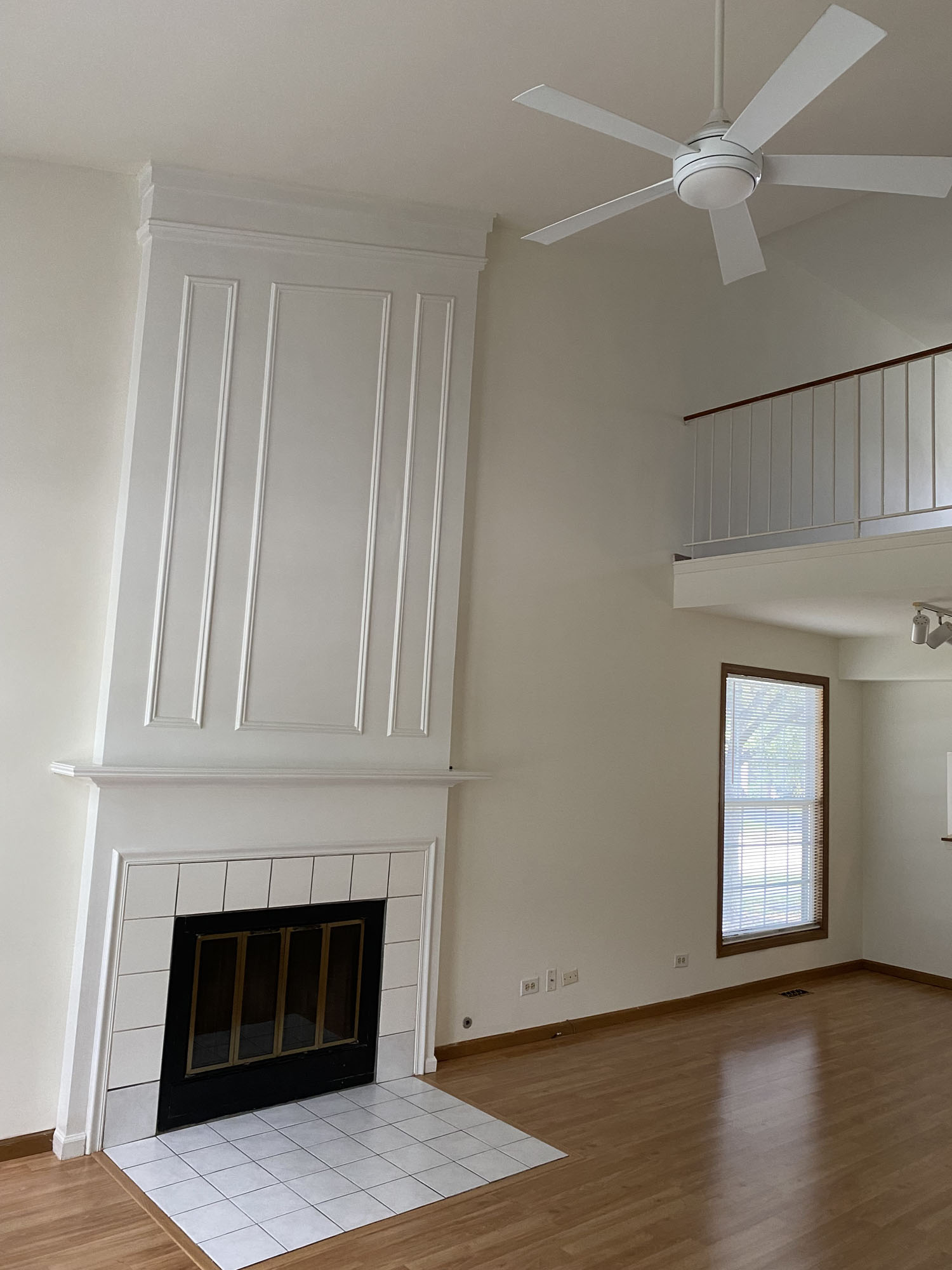 ../../images/listings/090326_1788425278_090226_1788379286_1472_Garnet_Family_Room2.JPG
